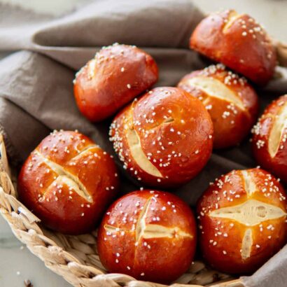 Pretzel Rolls