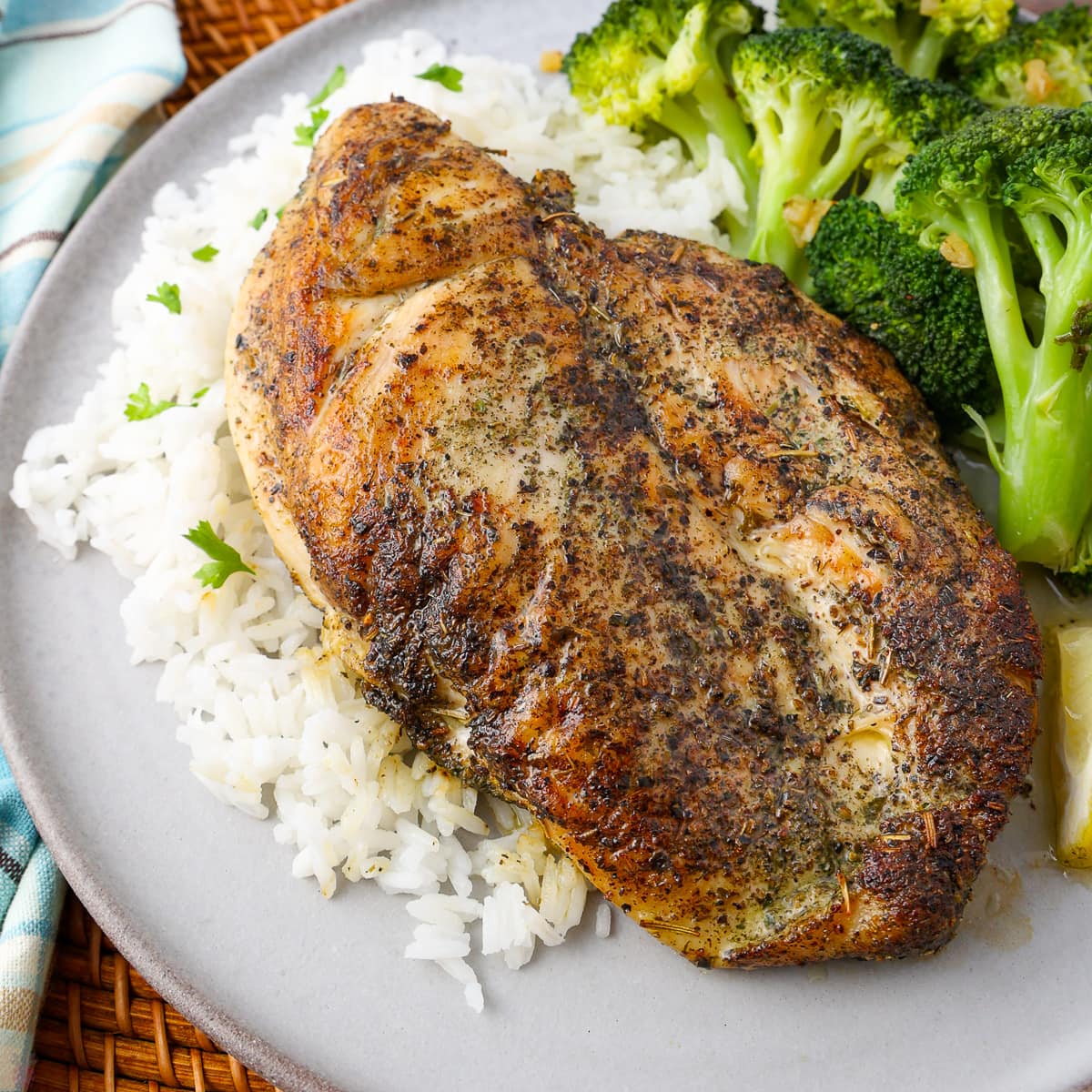 Herb Crusted Chicken Texas Roadhouse Copycat Recipe » Recipewave.com